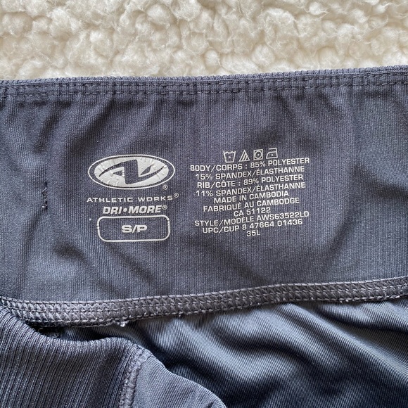 Grey workout shorts 🔥💪🏼 - Picture 2 of 3